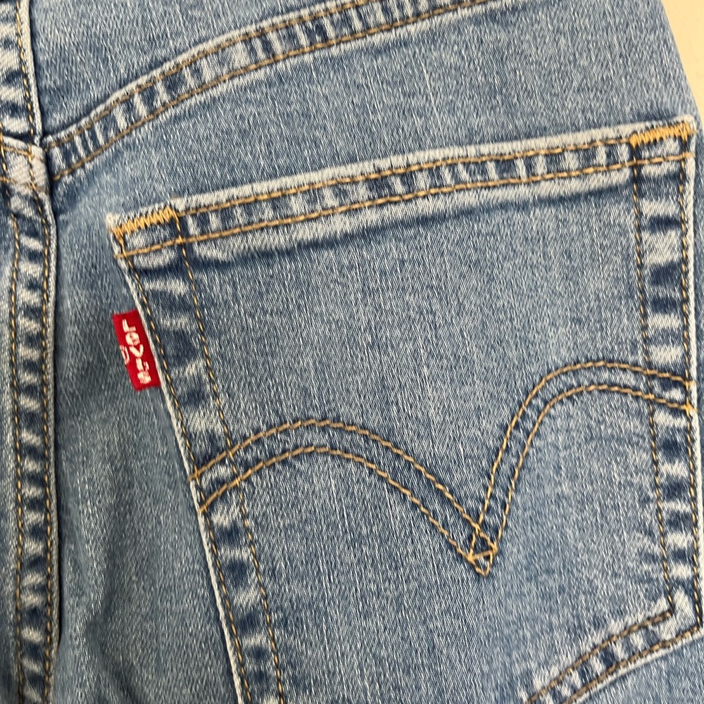 Levi's High Rise Blue Jeans - Picture 9 of 9